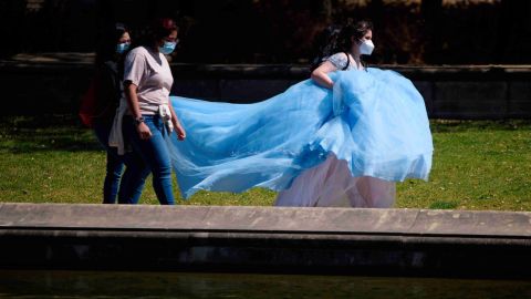 Niña de España ve cómo son los XV años en México; quiere cumplir el mismo sueño