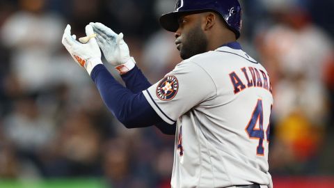 Yordan Álvarez listo para la Serie Mundial.