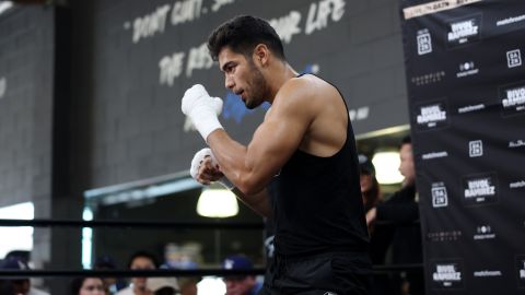 Zurdo Ramírez solo piensa en la victoria contra Bivol.