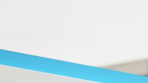 Imagen de un local de Amazon en color azul y blanco.