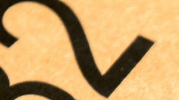 Imagen de una caja de Amazon con un sello negro.