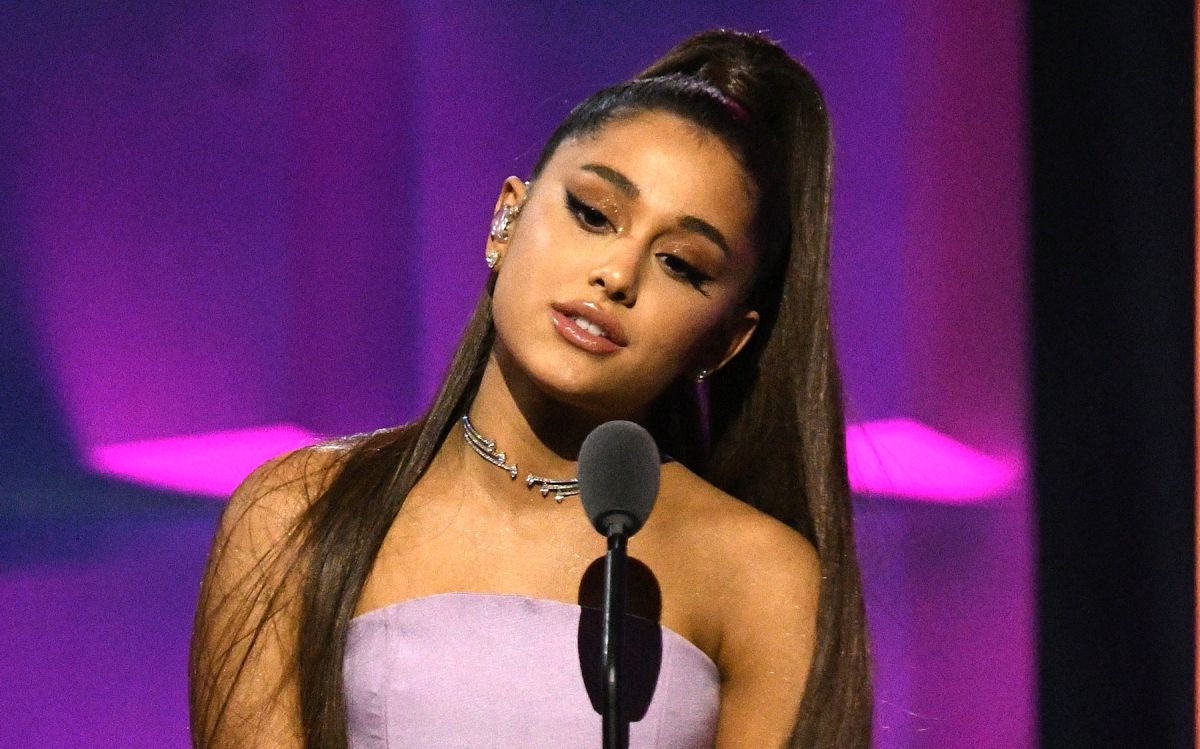 Ariana Grande Shows Her New Look With Blonde Hair Awutar 