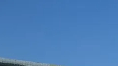 Un piloto cubano se desvía y aterriza en el sur de Florida en una antigua avioneta rusa