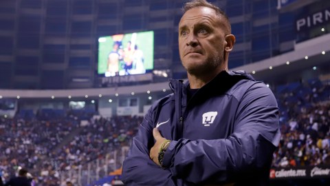 El entrenador argentino Andrés Lillini durante un partido con Pumas en el Torneo Apertura 2022 de la Liga MX.
