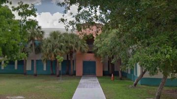 Vista exterior de las instalaciones educativas donde ocurrió el incidente en el sur de la Florida.