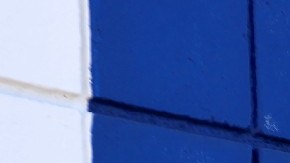 Imagen de un logotipo de General Motors en color azul y blanco.