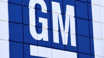 Imagen de un logotipo de General Motors en color azul y blanco.