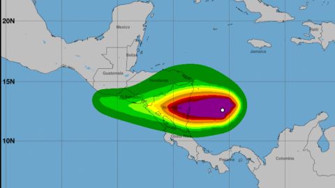 La gráfica muestra la fuerza del viento pronosticada para el huracán Julia en los próximos 5 días.