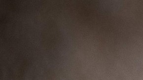 Imagen de unas manos mostrando ampolletas de insulina y jeringas.