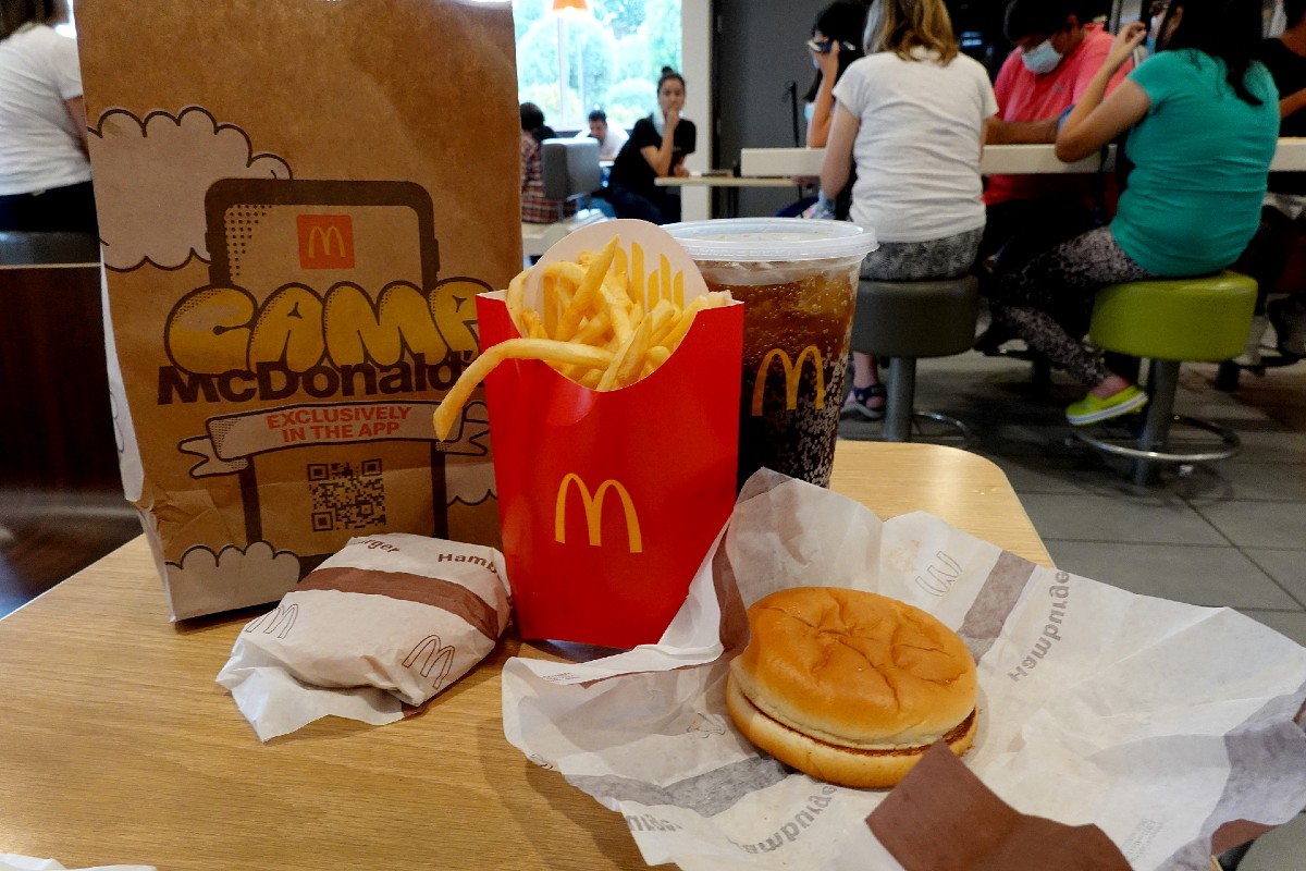 McDonald's tuvo un buen desempeño durante el tercer trimestre del año, a pesar de que sus precios aumentaron 10% en este periodo, en su comparativo año contra año.