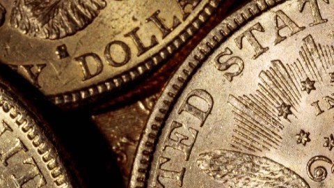 Imagen de varias monedas de color cobre.