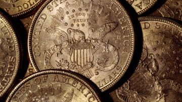 Imagen de varias monedas de color cobre.