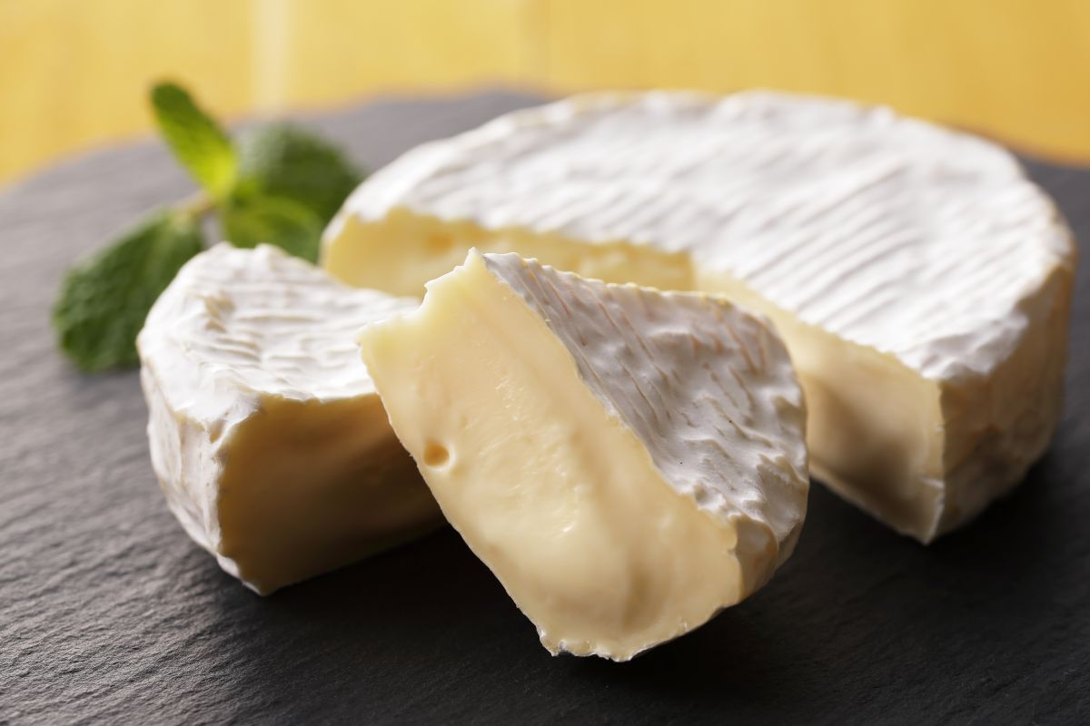 Por el momento, se reportan al menos seis personas enfermas de listeria, en seis estados del país.  Las personas informaron haber consumido uno de los quesos de Old Europe Cheese Inc. antes de desarrollar síntomas.  
