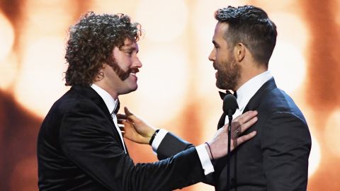 T.J. Miller y Ryan Reynolds