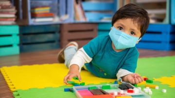 "Tri-demia": el peligro triple de COVID, gripe y RSV que amenaza la salud de los niños en EE.UU. este invierno