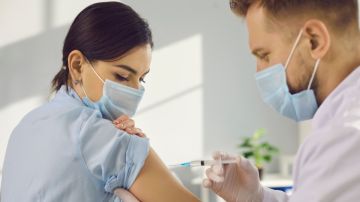 El COVID largo puede evitarse con la vacunación y los refuerzos