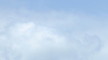 Una imagen en la que se ven varias viviendas en construcción.