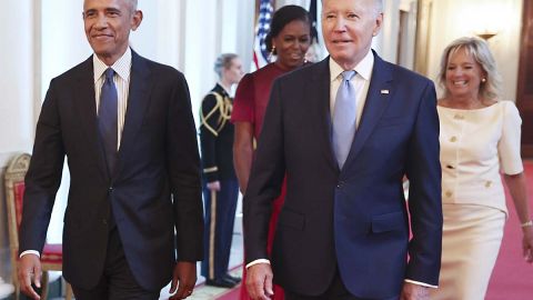 Obama y Biden esperan la aceptación de los votantes para sus candidatos.