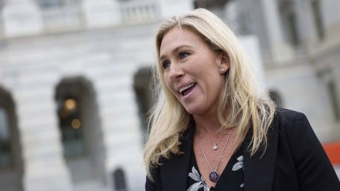 Marjorie Taylor Greene habló del ataque de Pelosi ante seguidores de Trump.