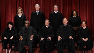 Tres de los jueces de la Corte Suprema fueron nombrados por Trump, quien los llamó "pícaros".