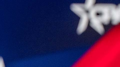 La republicana Mayra Flores, la primera mexicana en prestar juramento en el Capitolio.