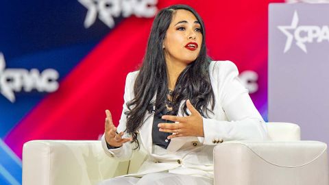 La republicana Mayra Flores, la primera mexicana en prestar juramento en el Capitolio.