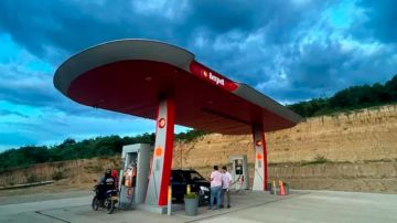 Qué hay detrás del insólito auge de estaciones de gasolina en Cúcuta, la ciudad colombiana fronteriza con Venezuela