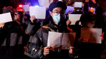 Barricadas y detenciones en China tras las inusuales protestas contra Xi Jinping y su gobierno por el manejo de la pandemia