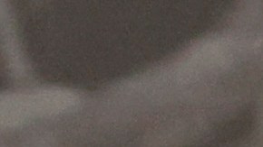 El mediocampista Fede Valverde pateando un balón durante el Real Madrid vs. Rayo Vallecano.