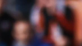 Kylian Mbappé recibiendo una falta en el partido del PSG ante el Lorient.