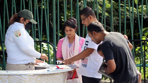 Migrantes de Centroamérica son procesados por el INM en Tapachula, Chiapas.