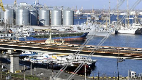 Rusia reactiva pacto para exportar cereales de Ucrania