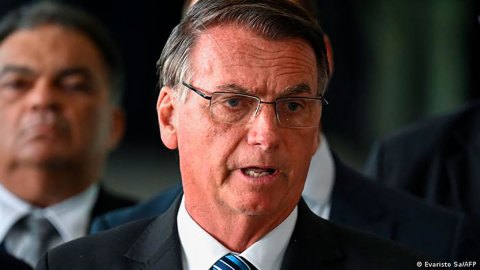 Bolsonaro rompe el silencio y asegura que seguirá fiel a la Constitución