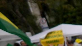 Miles de bolsonaristas piden golpe contra Lula en cuarteles militares