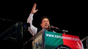Exprimer ministro paquistaní Imran Khan, herido en tiroteo durante marcha
