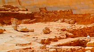 Descubren túnel bajo un templo egipcio que podría llevar a la tumba de Cleopatra, según arqueólogos