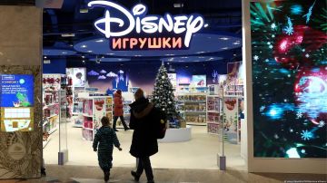 Disney clausura todos sus negocios en Rusia