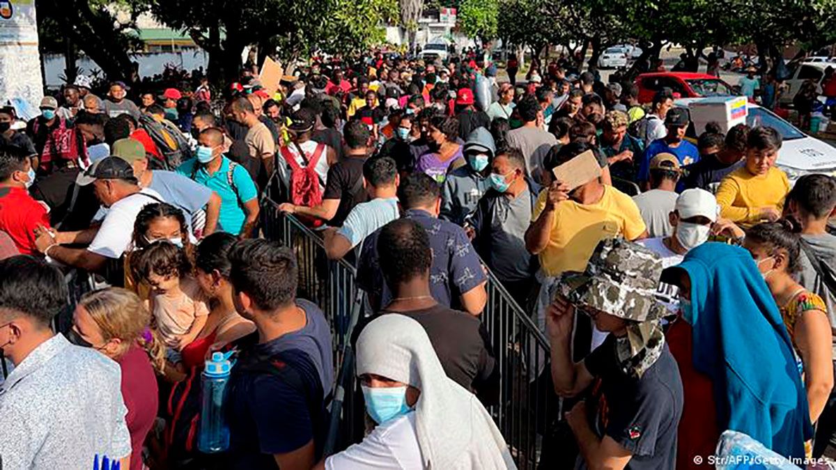 Los migrantes exigen que les otorguen permisos de tránsito dentro de México.