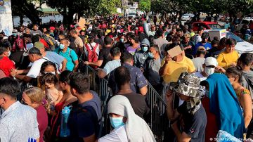 Unos 2.000 migrantes planean caravana en frontera sur de México