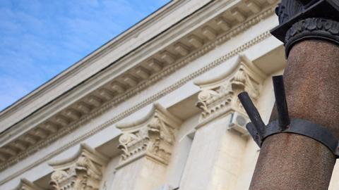 Zelenski iza la bandera ucraniana en la recién liberada Jersón