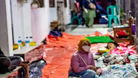 Indonesia busca sobrevientes de terremoto que dejó 268 muertos