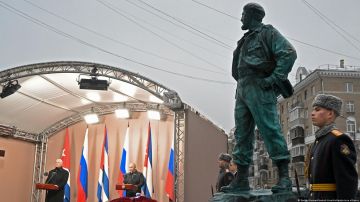 Díaz-Canel y Putin inauguran monumento de Fidel Castro en Moscú