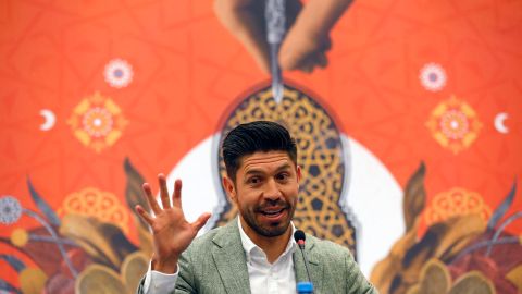 Oribe Peralta presenta su libro "Mi Once Ideal: Principios y estrategias para triunfar en la vida y el futbol" hoy, en el marco de la 36 edición de la Feria Internacional del Libro de Guadalajara.