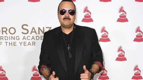 Pepe Aguilar recuerda a su madre, Flor Silvestre | Mezcalent.
