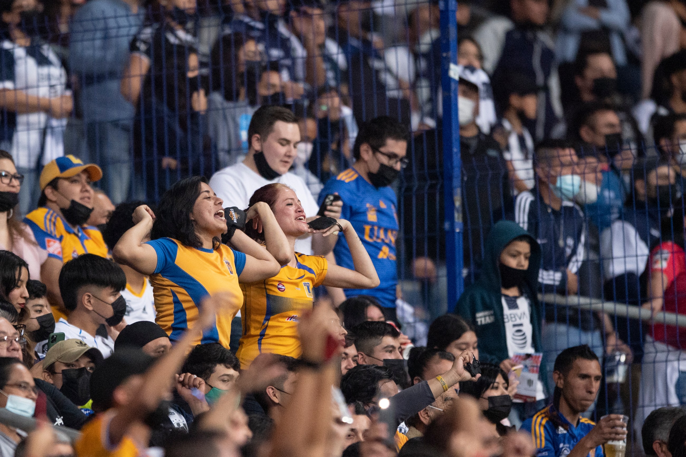 Aficionada mexicana que mostró sus senos a todo un estadio ahora se vuelve  profesional en OnlyFans - La Opinión