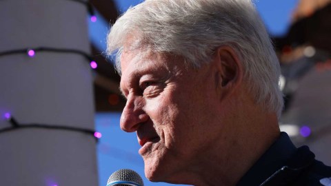 Bill Clinton reapareció como en sus mejores días de campaña