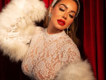 Chiquis estrena canción de Navidad, Jingle Bells.