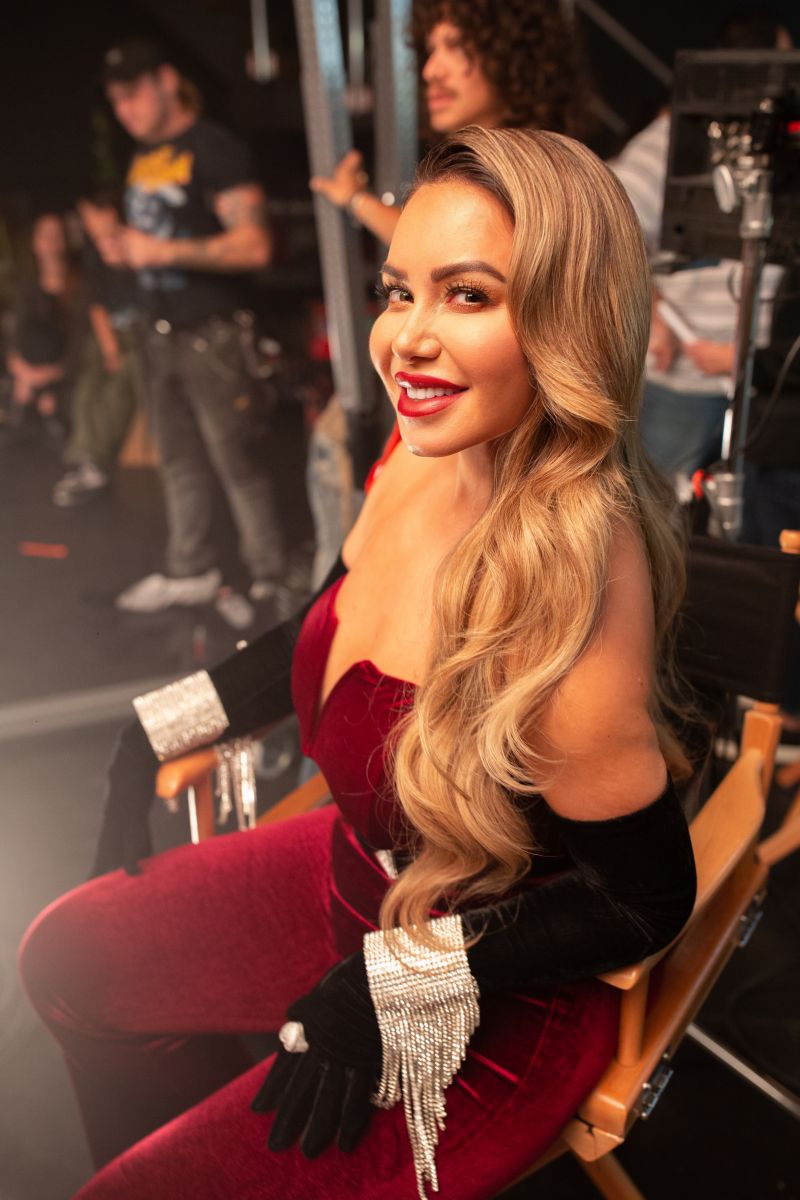Chiquis Rivera grabando su videoclip de Navidad para Chispa App, Jingle Bells. Chiquis Rivera grabando su videoclip de Navidad para Chispa App, Jingle Bells.