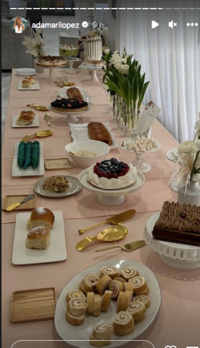 Así luce la mesa de postres que Adamari López puso en su casa (Adamari López/Instagram)