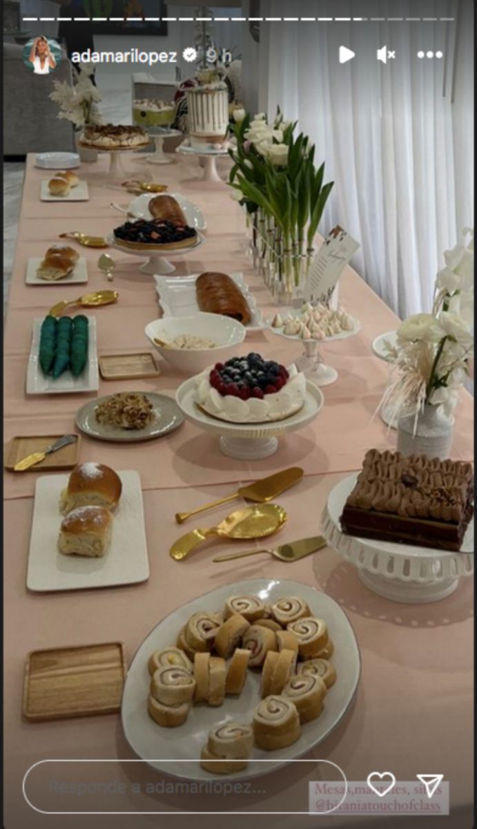 This is what the dessert table that Adamari Lopez set up in her house looks like (Adamari Lopez/Instagram)